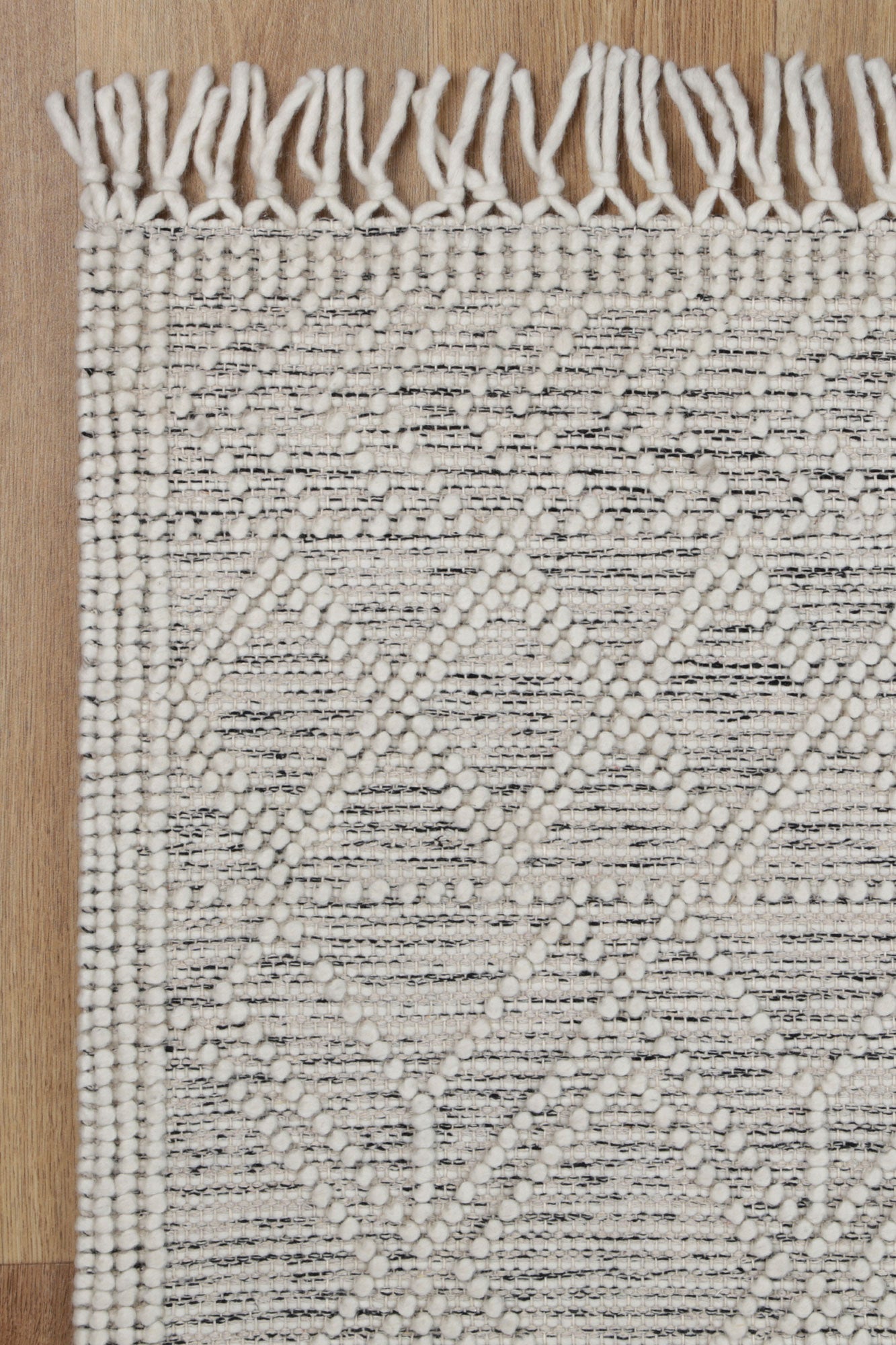 Vista Ava White Black Wool Rug