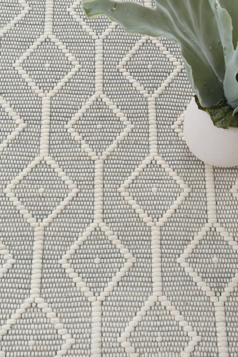 Dulcet Lattice Light Grey Wool Rug - Ruggy