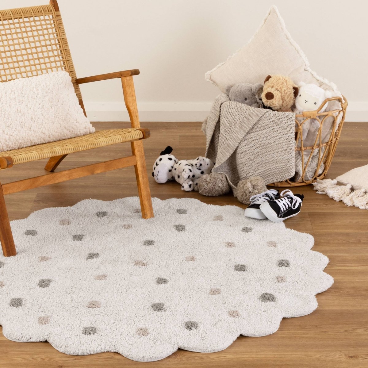 Elara Scalloped White Multi Kids Round Rug