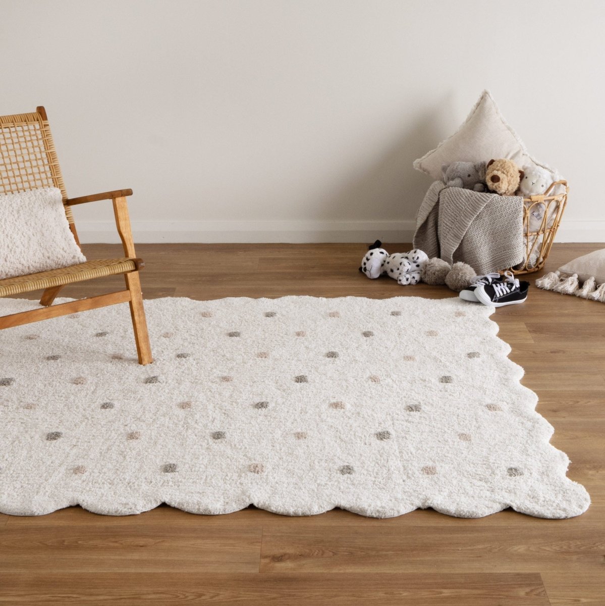 Elara Scalloped White Multi Kids Rug
