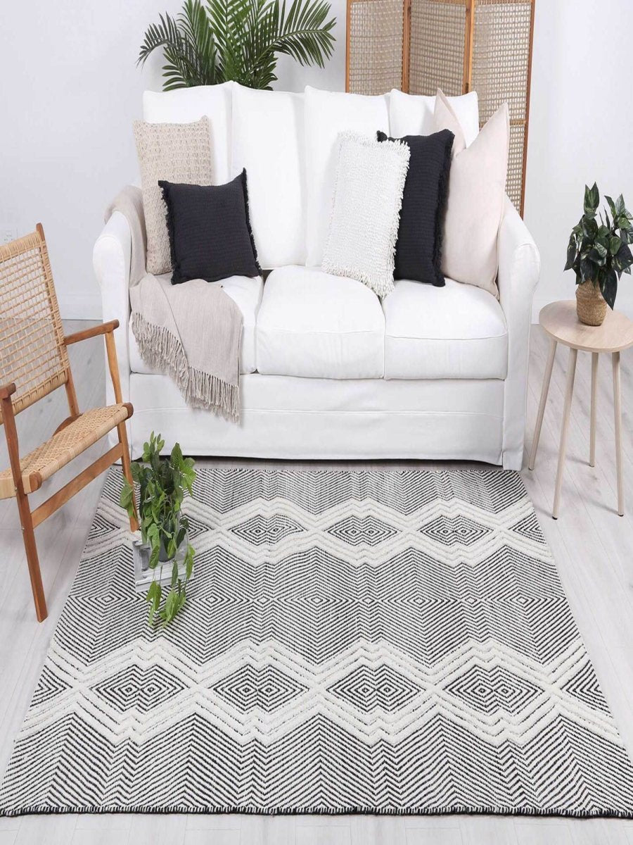 Lavish Saw Ivory Wool Rug - Ruggy